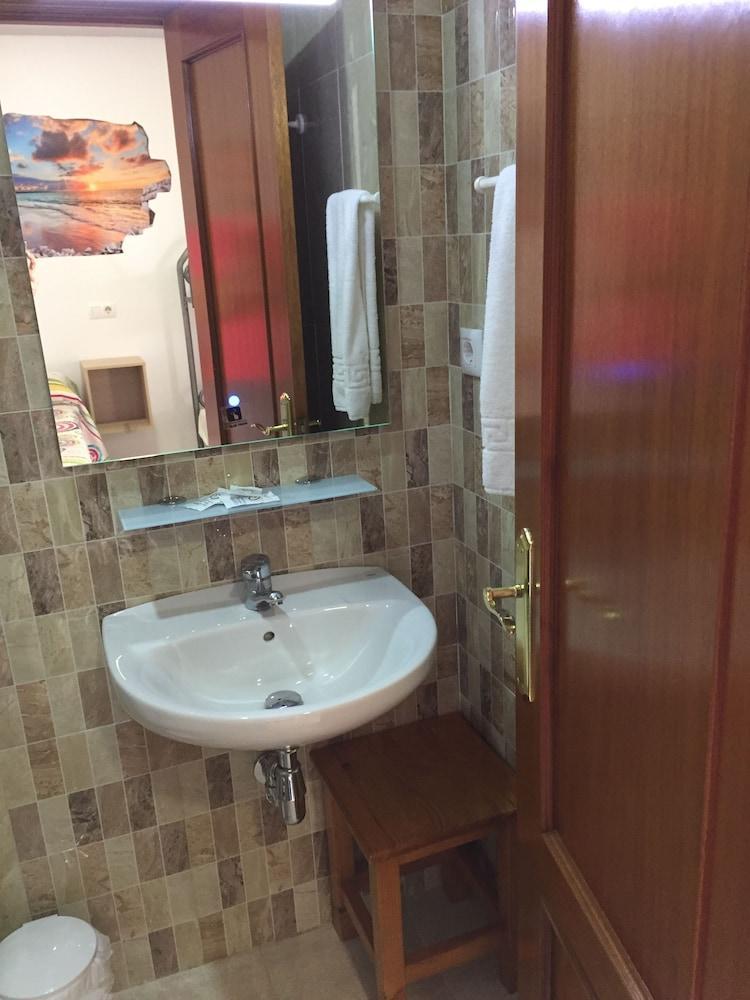צ'יקלנה דה לה פרונטרה Hostal La Campa מראה חיצוני תמונה